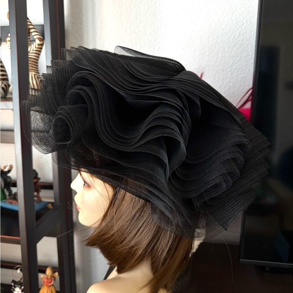 Vintage Leslie James Black Ruffled Hat - Picture 9 of 12